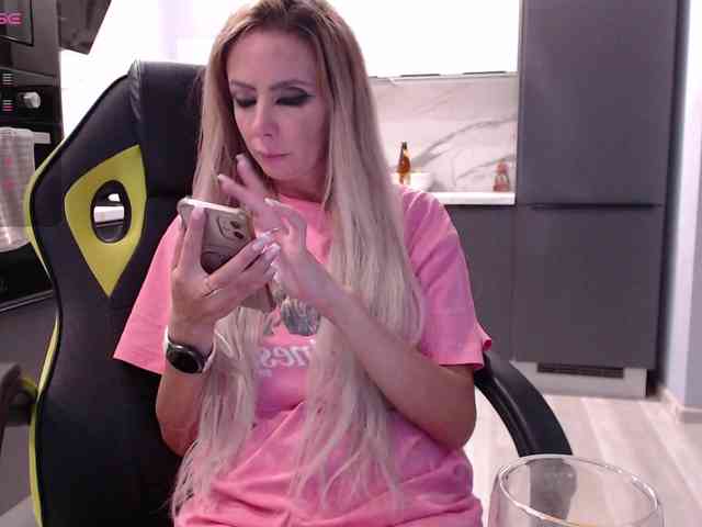 blondalina webcam