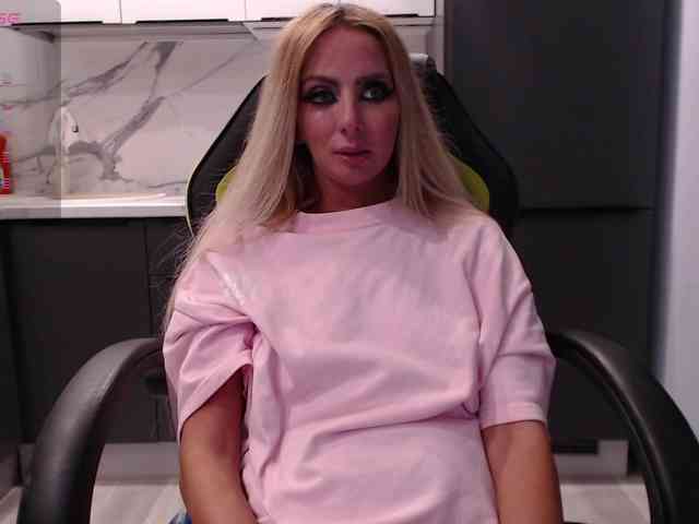 blondalina webcam