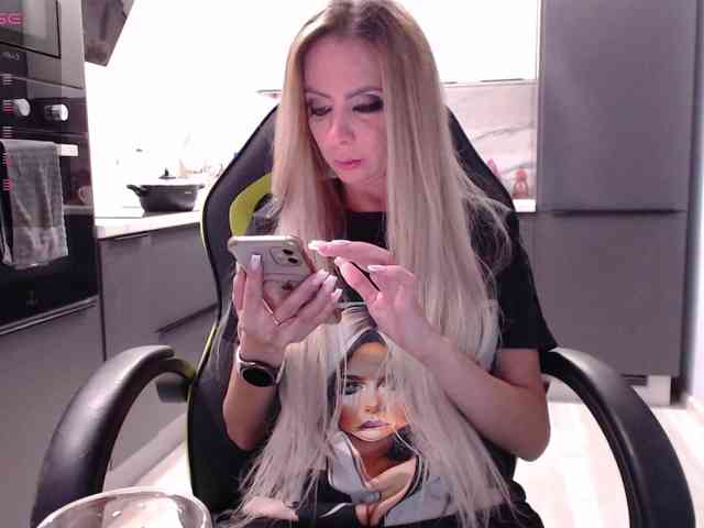 Blondalina's cam show statistics and live stream