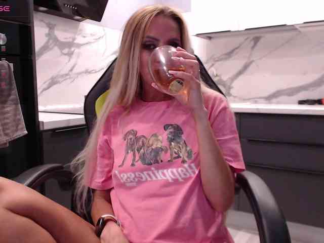 blondalina's live room