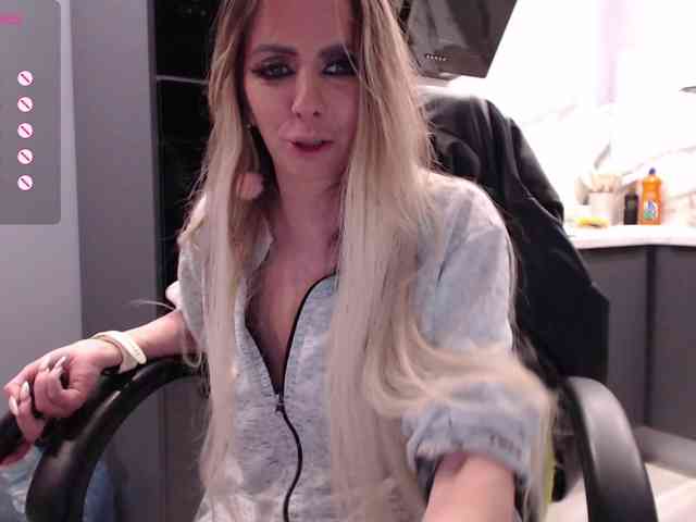 هذا النموذج مباشر الآن. blondalina