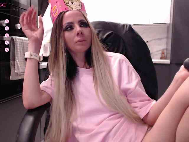 blondalina webcam