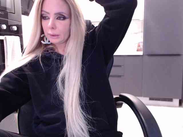 blondalina webcam