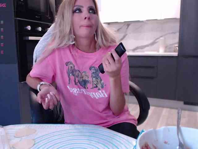 blondalina webcam