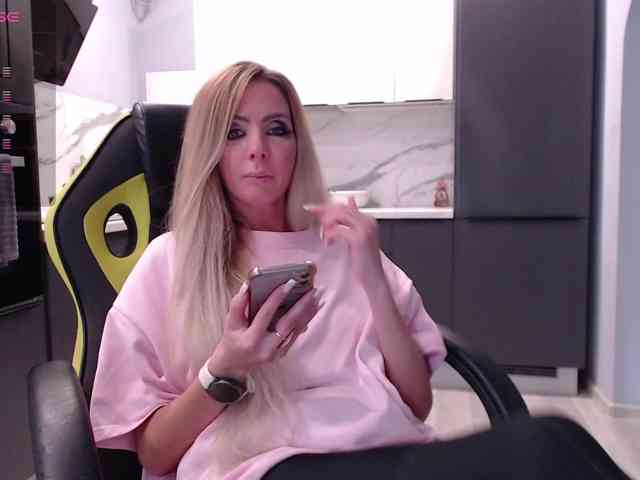 blondalina webcam