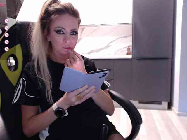 blondalina Live Webcam on BongaCams