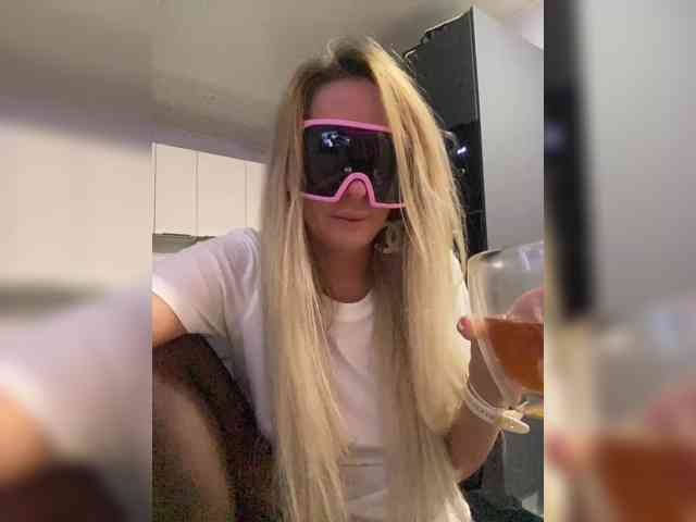blondalina webcam
