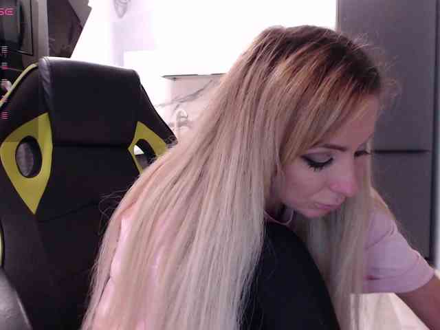 blondalina webcam