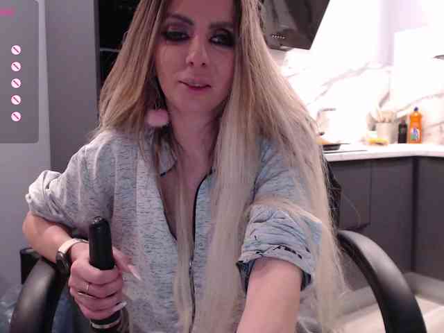 Dieses Model ist jetzt live. blondalina