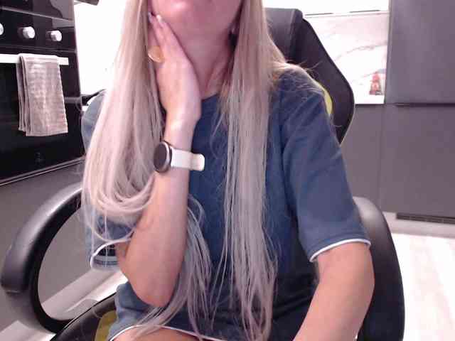 blondalina's live room