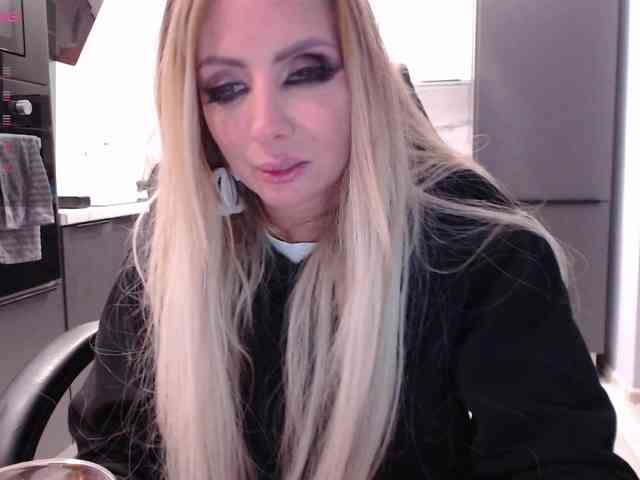blondalina's live room