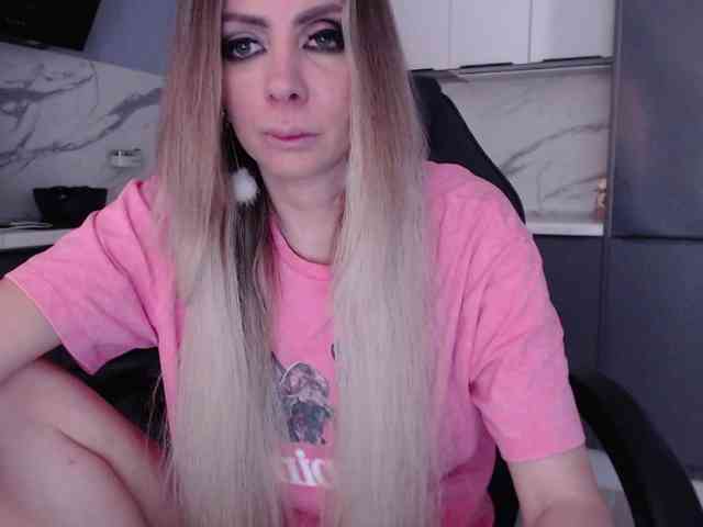 blondalina webcam