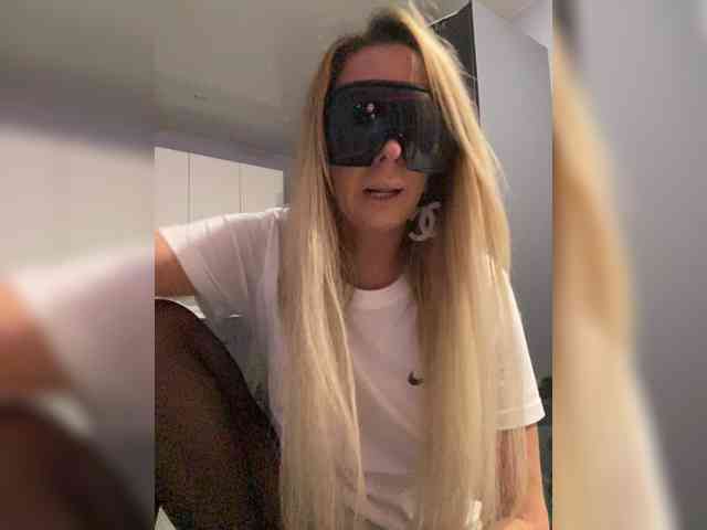 blondalina webcam