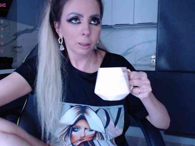 blondalina Live Webcam on BongaCams