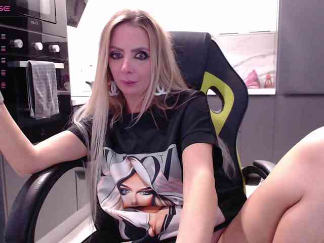 blondalina webcam