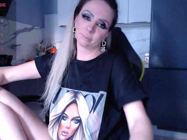 blondalina webcam