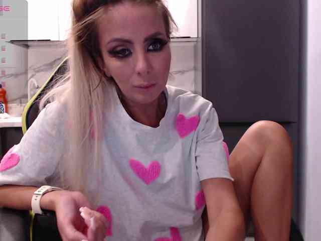 blondalina webcam