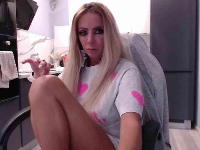 blondalina webcam