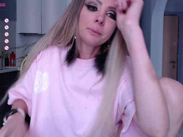 blondalina webcam