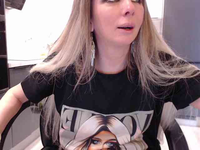 blondalina webcam