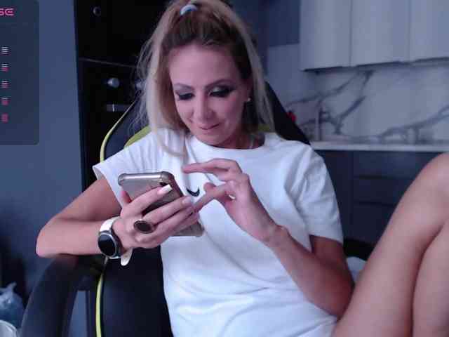 blondalina webcam