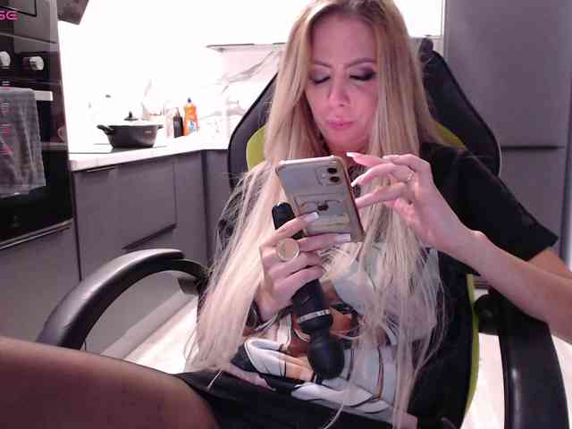 blondalina webcam
