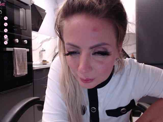 blondalina webcam