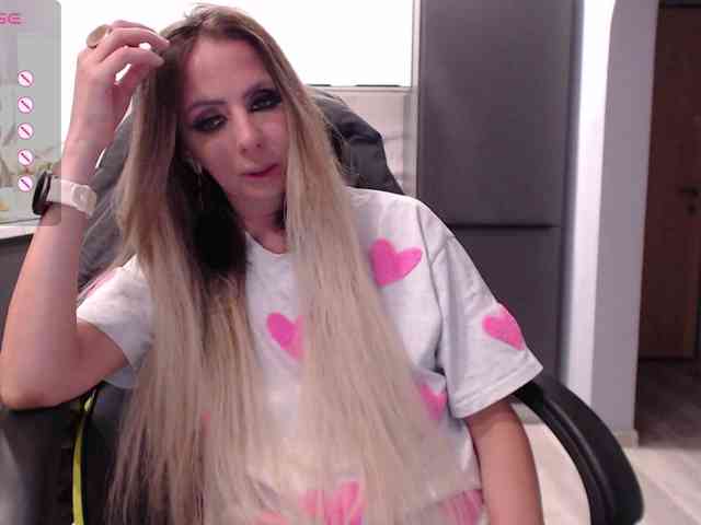 blondalina webcam