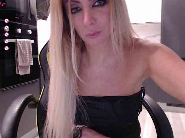 blondalina webcam