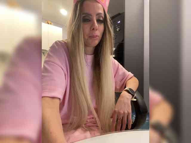 blondalina webcam