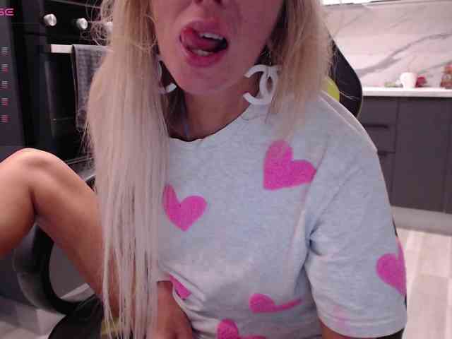 blondalina webcam