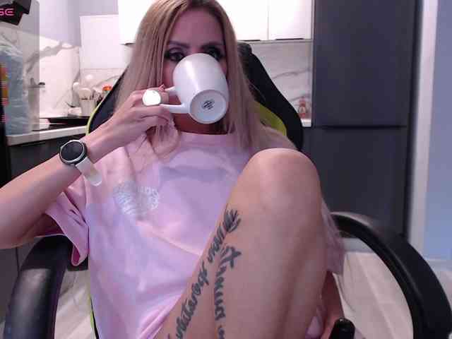 blondalina webcam