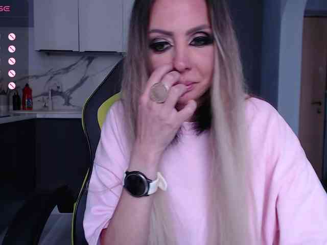 blondalina webcam