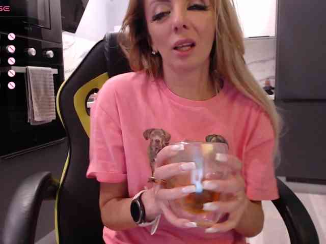 blondalina webcam