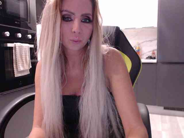 blondalina webcam