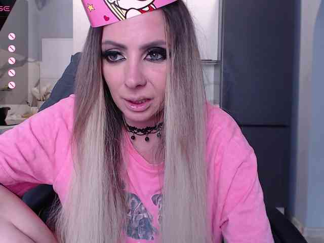 blondalina webcam