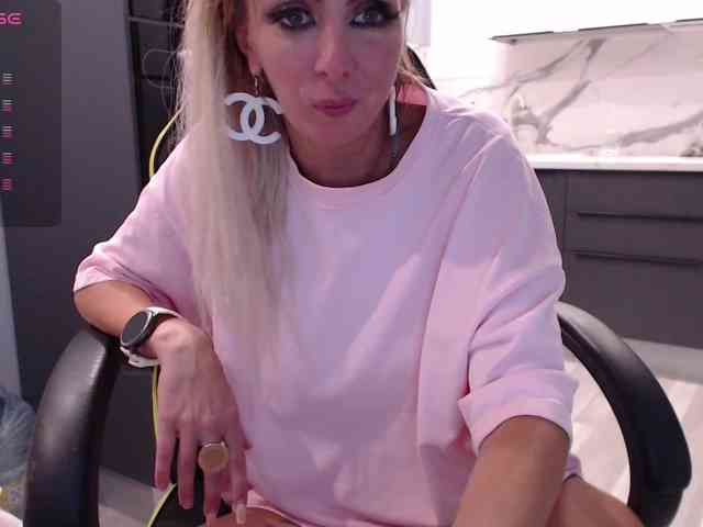 blondalina webcam