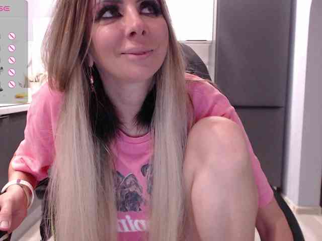 blondalina webcam