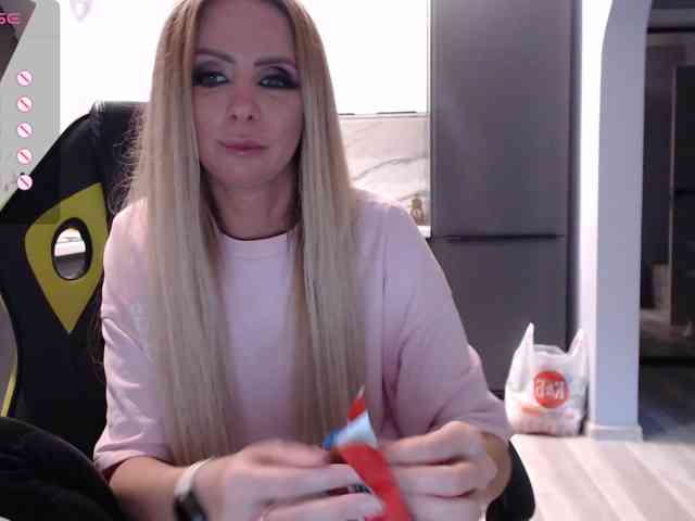 Модель: blondalina