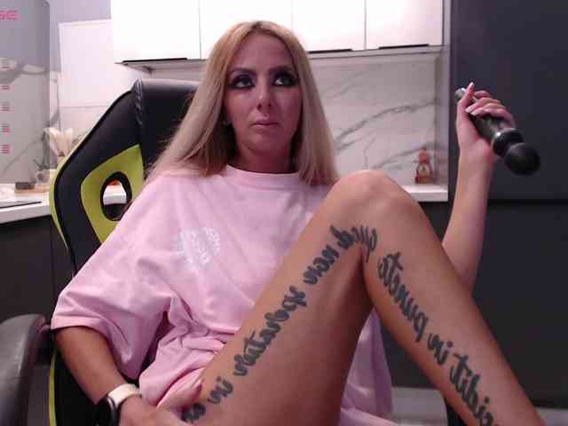 blondalina webcam