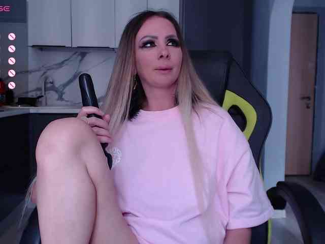 blondalina webcam