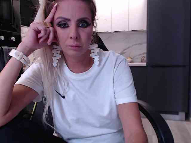 blondalina webcam