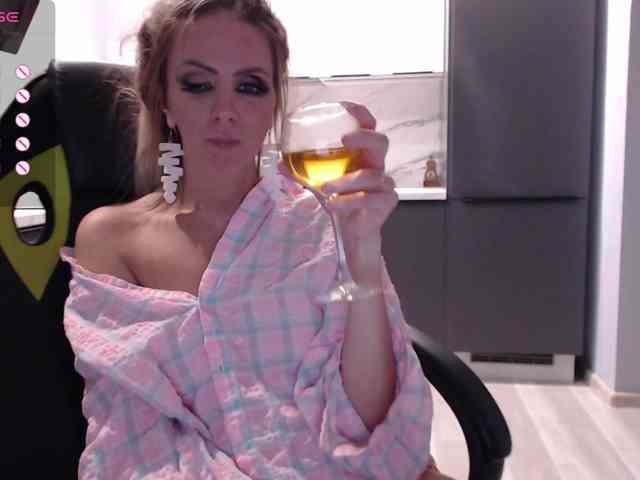 Model: blondalina