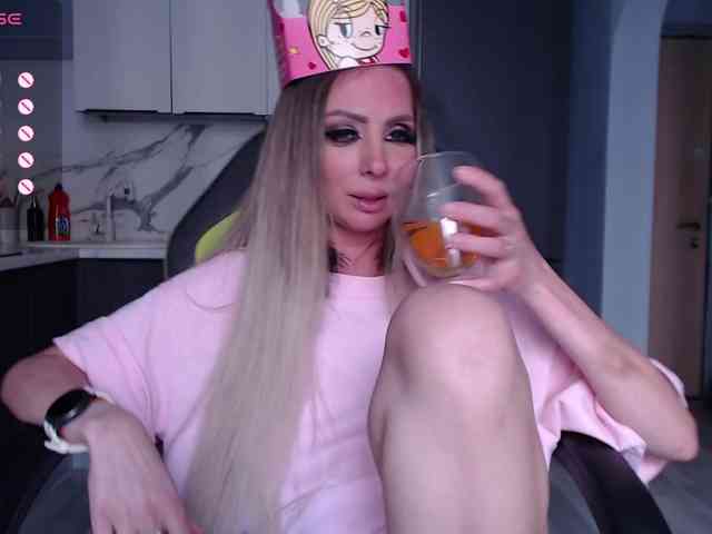 blondalina webcam