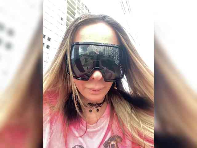 blondalina webcam