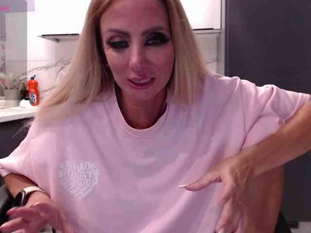 blondalina webcam