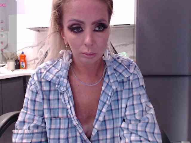 blondalina webcam