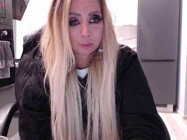 blondalina's live room