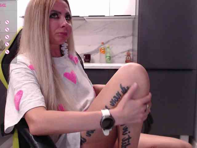 blondalina's live room