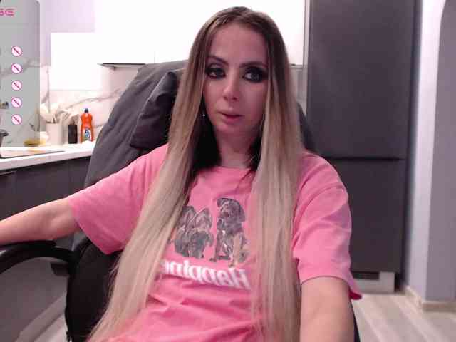 blondalina webcam